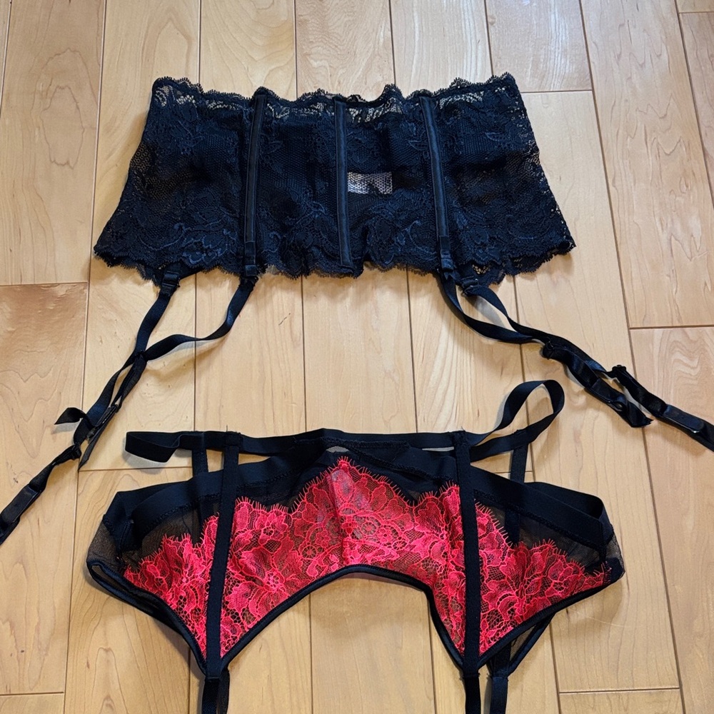 VICTORIAS SECRET La Senza Black & Red Lace Garter Belts NEW LARGE pin-up retro